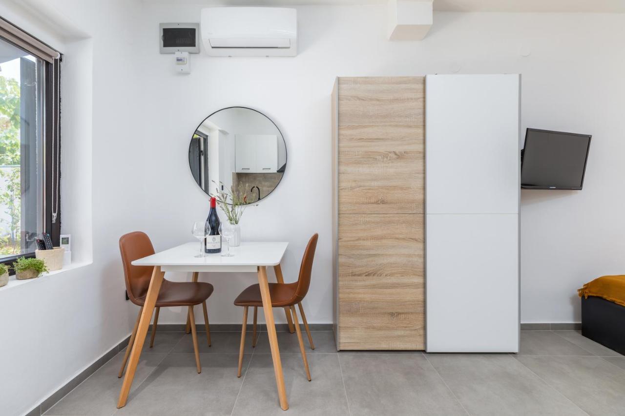 3 Minutes From The Beach: Lovely Studio Apartment Pula Exteriér fotografie